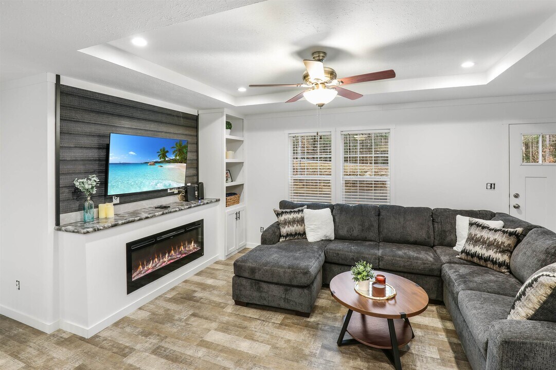 53 Sunrise Hill Rd in Thornton, NH - Building Photo