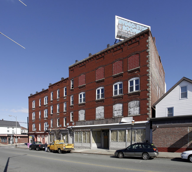 1270-1288 Pleasant St in Fall River, MA - Foto de edificio - Building Photo