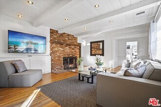 23057 Sylvan St in Los Angeles, CA - Building Photo - Building Photo