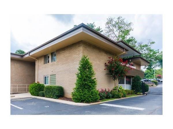 346 Carpenter Dr NE in Sandy Springs, GA - Building Photo - Building Photo