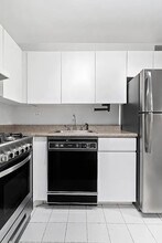 222 W 14th St in New York, NY - Building Photo - Building Photo