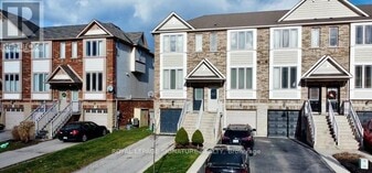 101 Willow Ln in Grimsby, ON - Building Photo