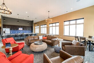 360 at Jordan West in West Des Moines, IA - Foto de edificio - Building Photo