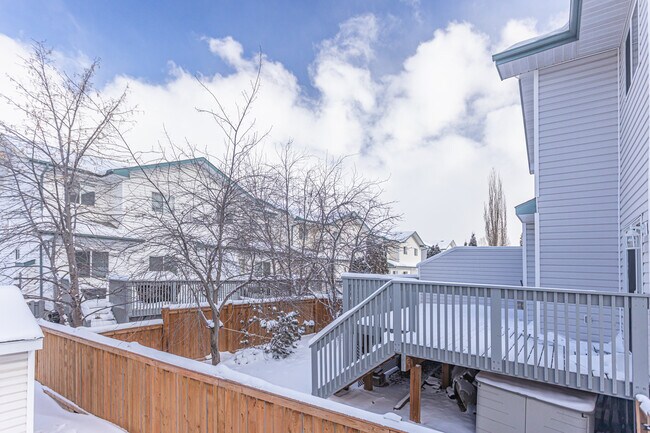 Avalon Park in Edmonton, AB - Building Photo - Building Photo