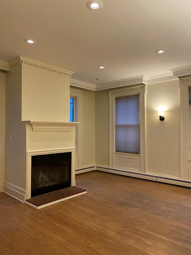 45 Tilley St in New London, CT - Building Photo - Interior Photo