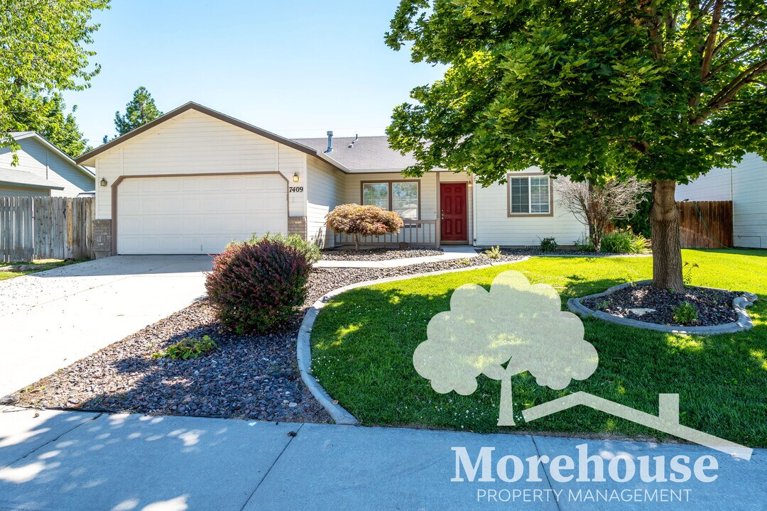 7409 E Nottingham Ln in Nampa, ID - Building Photo