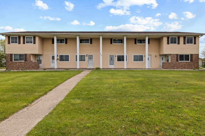 6301 Frankn Dot Dr in Lansing, MI - Building Photo
