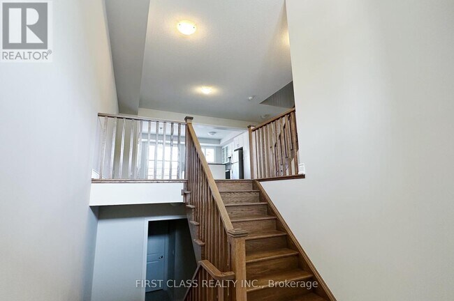 1476 Yellow Rose Cir in Oakville, ON - Building Photo - Building Photo