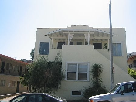 3370 Descanso Dr in Los Angeles, CA - Building Photo
