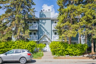 119 Muskrat St in Banff, AB - Building Photo