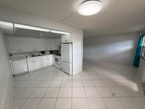1043 Newcastle A in Boca Raton, FL - Building Photo - Building Photo