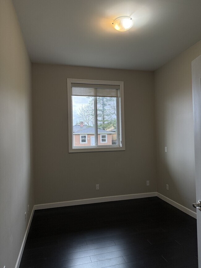 5650 Elsom Ave in Burnaby, BC - Building Photo - Building Photo