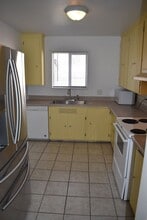 102 Laurel St in Vacaville, CA - Building Photo - Building Photo