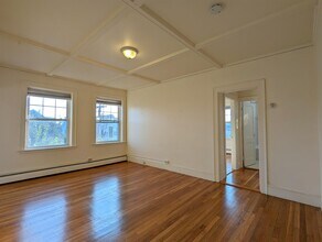 31 College Ave, Unit 4 in Somerville, MA - Building Photo - Building Photo