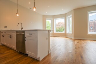 2230 W Wilson Ave in Chicago, IL - Building Photo - Building Photo