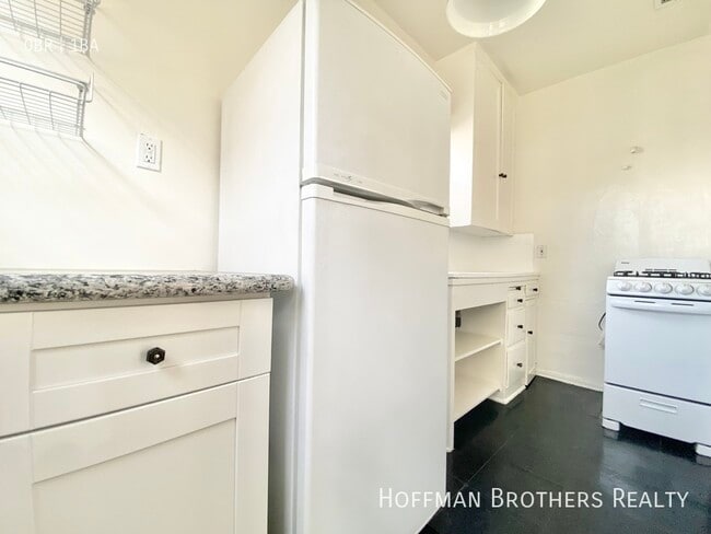 8217 4th St in Los Angeles, CA - Building Photo - Building Photo