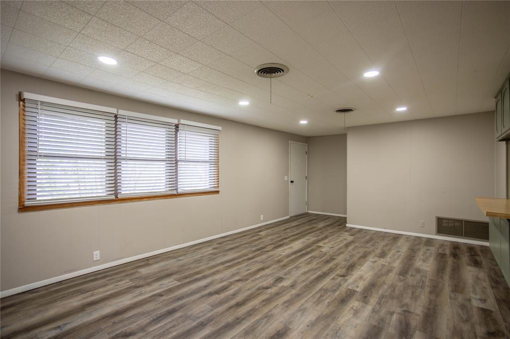705 E Tom Stafford Ave in Weatherford, OK - Foto de edificio