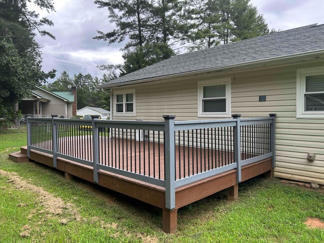 436 Riverdale Rd in Mocksville, NC - Foto de edificio - Building Photo