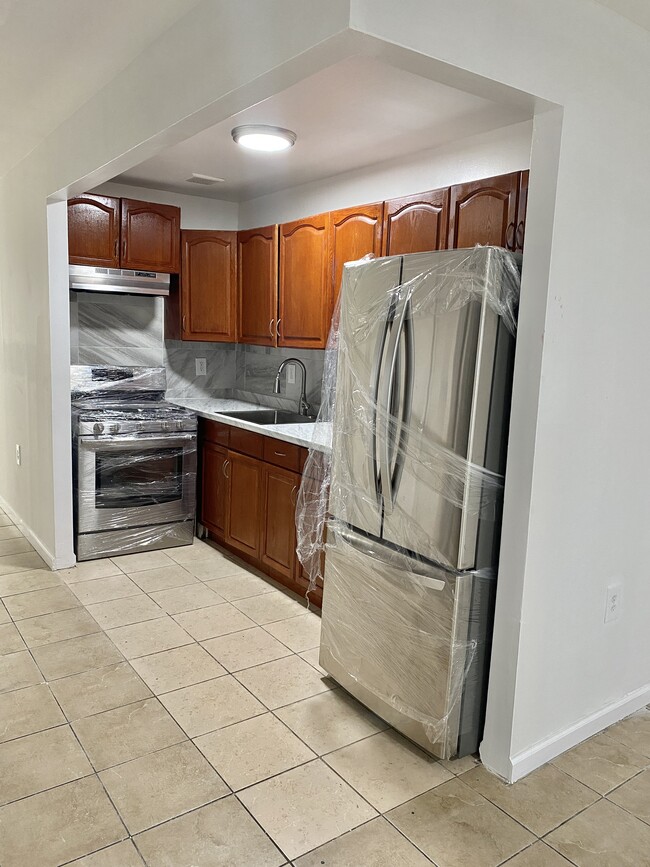 796 E 165th St, Unit 3 in Bronx, NY - Building Photo - Building Photo