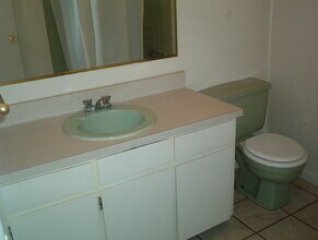 931 McFarlan Ave in Fort Walton Beach, FL - Foto de edificio - Building Photo