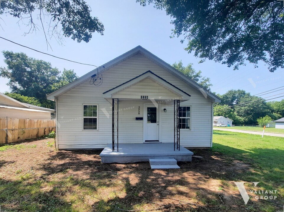 2958 W Nichols St in Springfield, MO - Foto de edificio