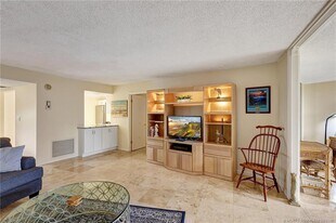 1357 NE Ocean Blvd in Stuart, FL - Building Photo