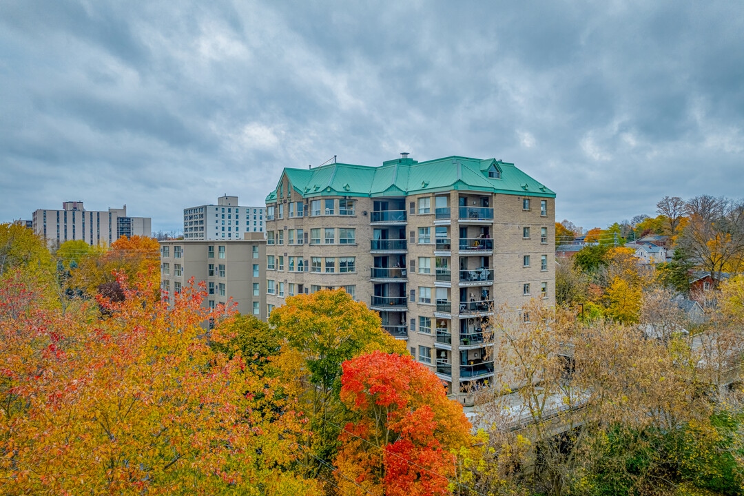 Parkview Terrace in Guelph, ON - Building Photo