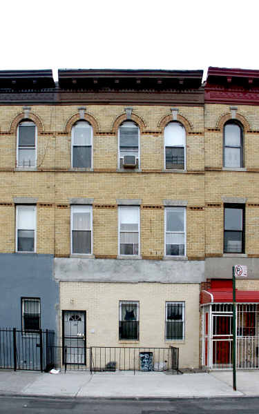 530 Ralph Ave in Brooklyn, NY - Foto de edificio