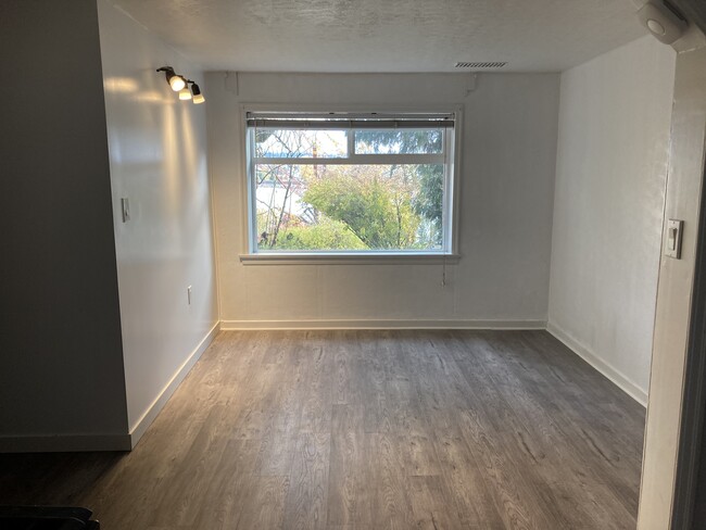 property at 1915 River Dr