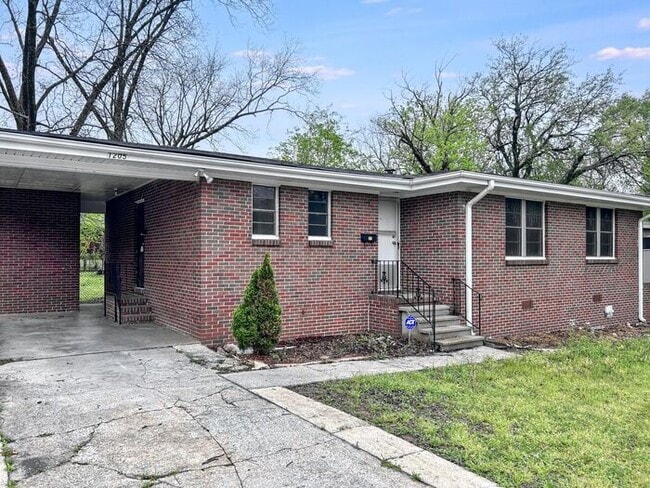 1205 Woodward Rd in Birmingham, AL - Building Photo - Building Photo