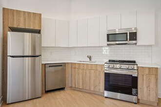 3952 Lancaster Ave in Philadelphia, PA - Building Photo - Building Photo