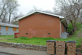 1304 Ireland St in Nashville, TN - Foto de edificio - Building Photo