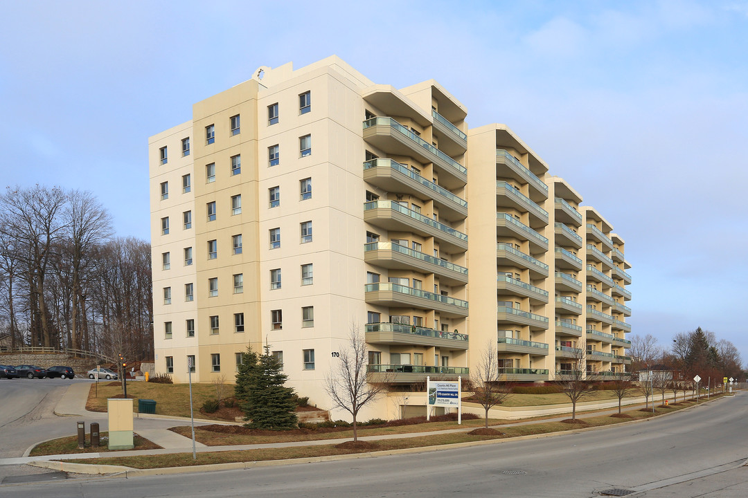 Country Hill Place in Kitchener, ON - Building Photo