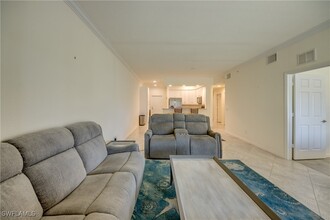 1052 Winding Pines Circle in Cape Coral, FL - Building Photo - Building Photo