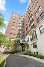 2900 E Jefferson Ave, Unit C2 in Detroit, MI - Building Photo - Building Photo