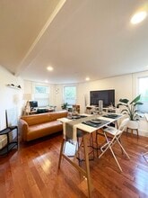 2 Auburn Ave, Unit 2 in Somerville, MA - Building Photo - Building Photo
