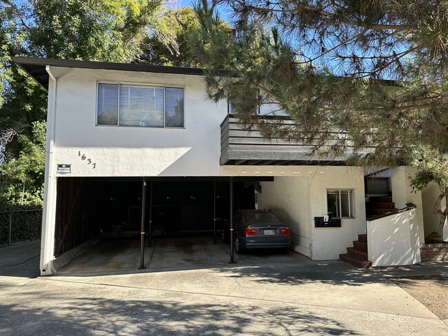 1637 Woodland Ave in East Palo Alto, CA - Building Photo - Building Photo