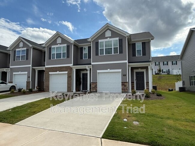 1314 Amberview Ln in Kernersville, NC - Building Photo - Building Photo