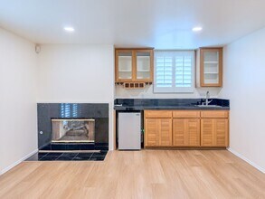 3525 Sunset Ln in Oxnard, CA - Building Photo - Building Photo