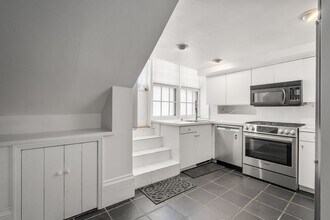 93 W Cedar St in Boston, MA - Building Photo - Building Photo
