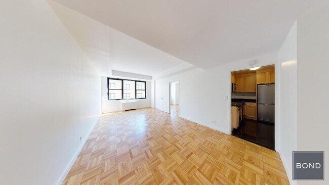 333 E 49th St in New York, NY - Building Photo - Building Photo