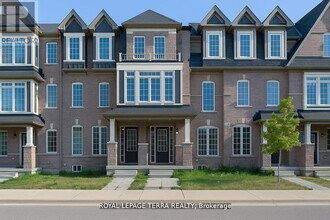 8 Graywardine Ln in Ajax, ON - Building Photo - Building Photo