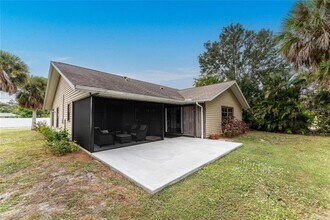 880 Van Gogh Rd in Englewood, FL - Building Photo - Building Photo