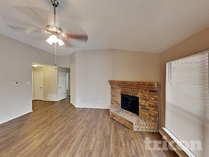 1810 Grayson Ave in Mesquite, TX - Foto de edificio - Building Photo