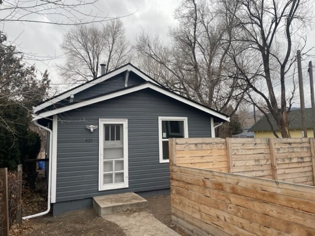 property at 421 W Kiowa St