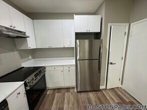 50 Evergreen St, Unit 18 in Boston, MA - Building Photo - Building Photo