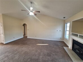 558 Copper Creek Dr in Raeford, NC - Building Photo - Building Photo