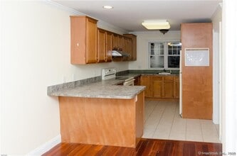 527 W Thames St in Norwich, CT - Building Photo - Building Photo