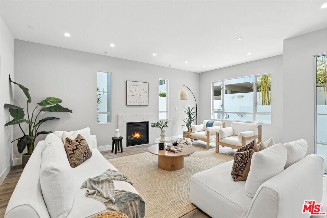 1326 Centinela Ave in Los Angeles, CA - Building Photo
