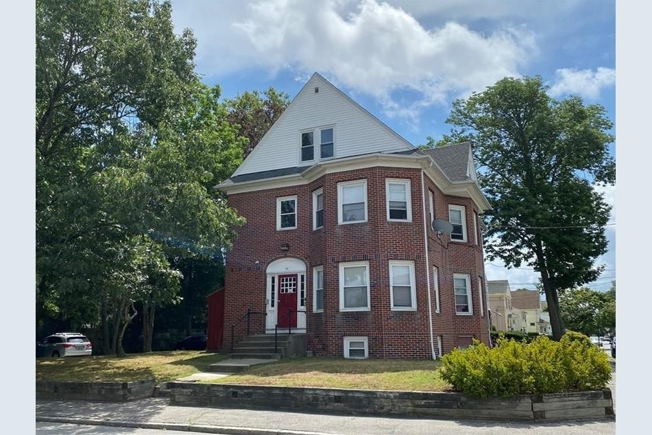 74 Auburn St in Cranston, RI - Building Photo